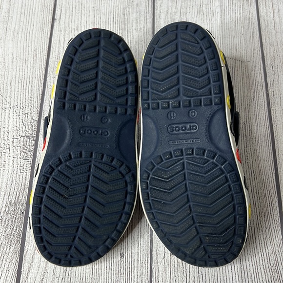🔹 Crocs Crocband II Disney Mickey Mouse Sandals - Picture 4 of 6